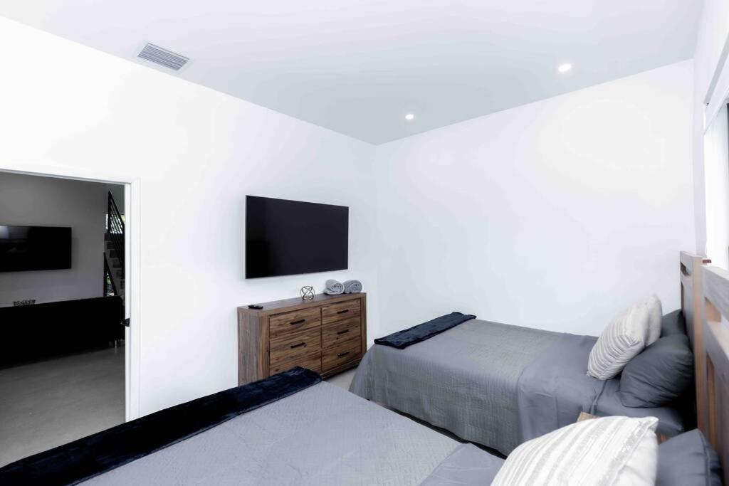 Huge 4 Bedroom Townhouse W/ Private Rooftop & Bbq Miami Exterior photo